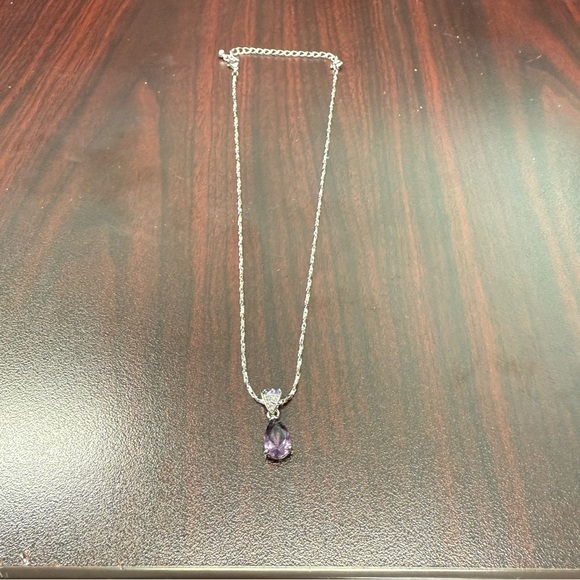 Avon Silvertone color pest necklace with luminous accents NIB vintage 2005 - Picture 2 of 7